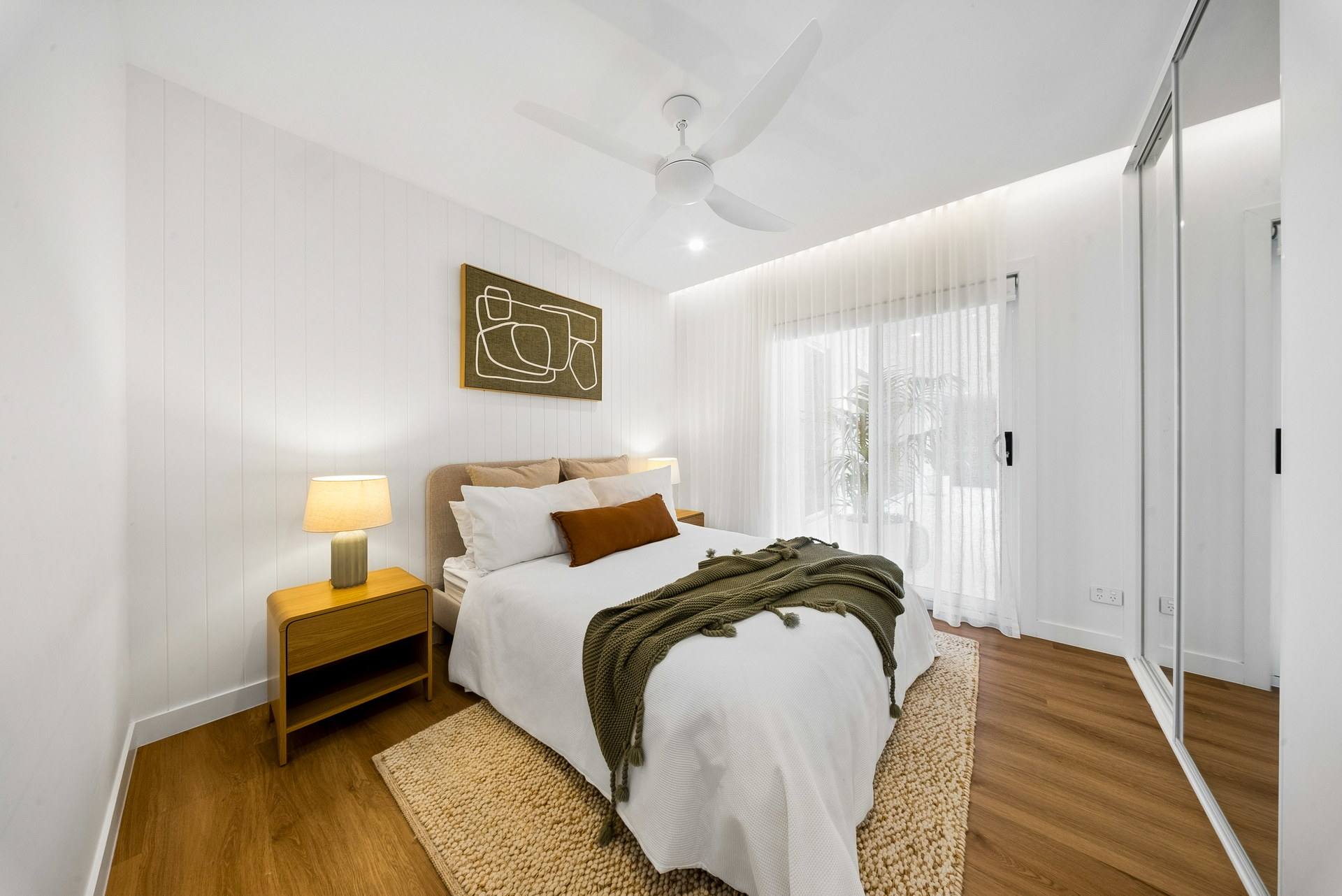 Bedroom with mirrored robes